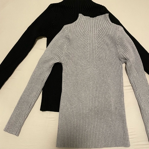 (2/$40) Lovely mock neck sweaters - Picture 1 of 2